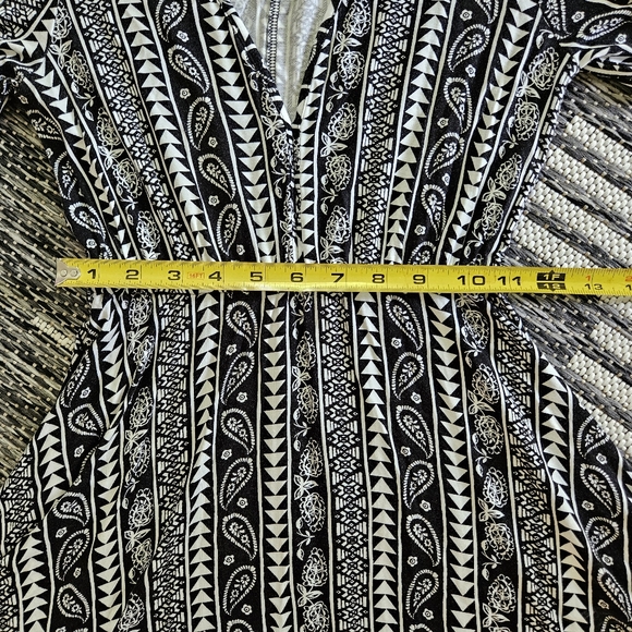 Express Brand / Black & White Dress - Picture 6 of 8